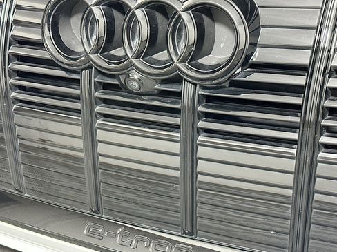 Used 2023 Audi e-tron Premium w/ Convenience Plus Package image 15