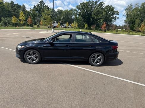 Used 2020 Volkswagen Jetta R-Line FWD image 4