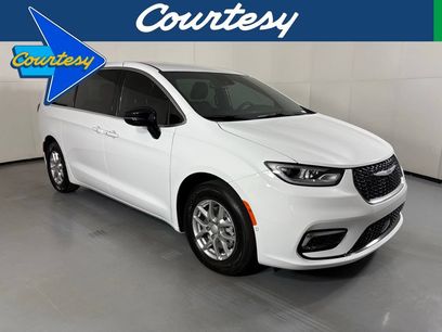 New 2026 Chrysler Pacifica Select