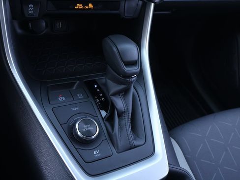 Certified 2025 Toyota RAV4 XLE AWD/4WD image 26