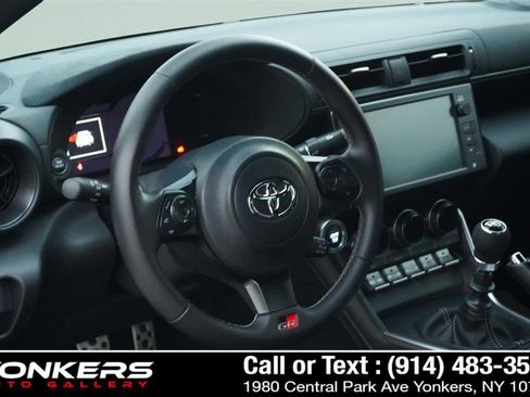 Used 2023 Toyota GR86 Premium image 32