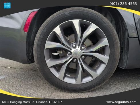 Used 2018 Chrysler Pacifica Limited w/ Tire & Wheel Group image 38