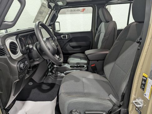 New 2026 Jeep Gladiator Sport image 14