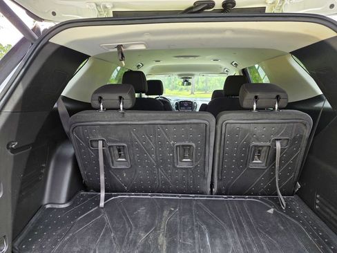 Used 2021 Chevrolet Traverse LT FWD image 19
