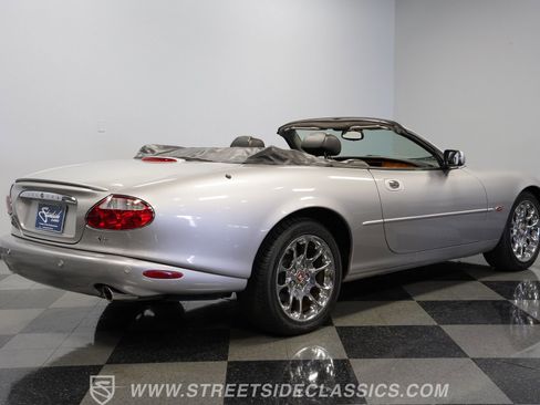 Used 2001 Jaguar XK8 Convertible image 12