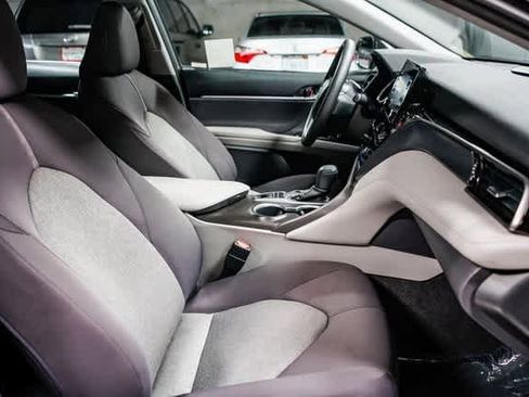 Used 2021 Toyota Camry LE image 15