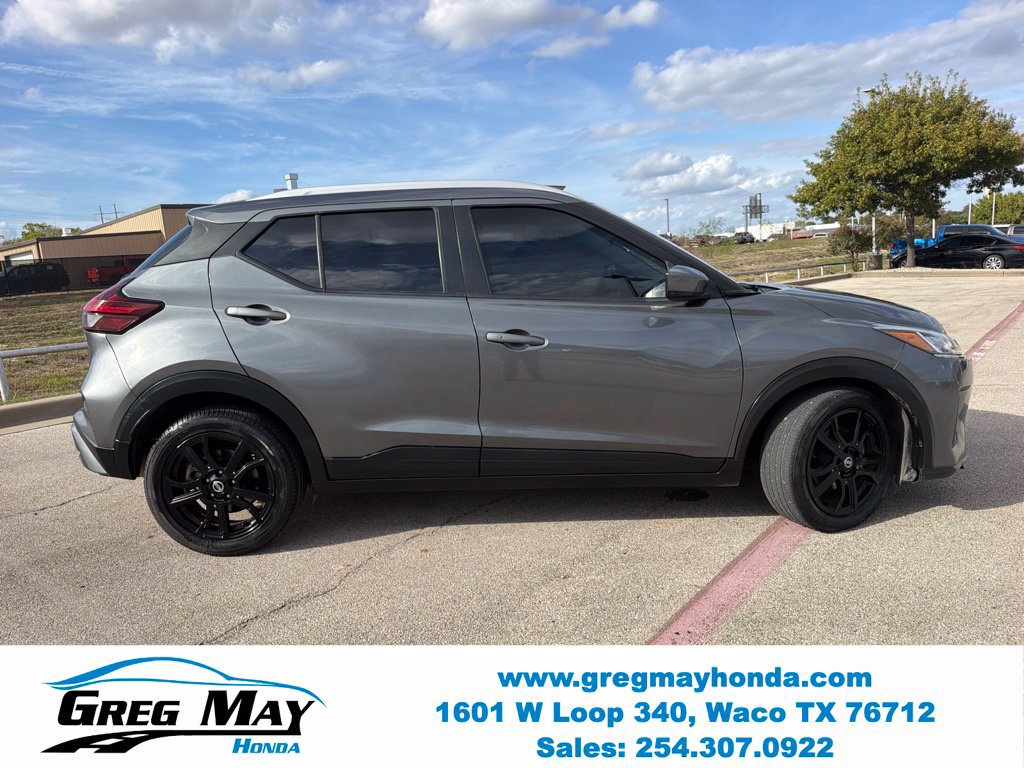 Used 2021 Nissan Kicks SV FWD image 2