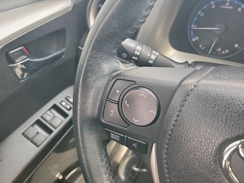 Used 2018 Toyota RAV4 XLE AWD/4WD image 19