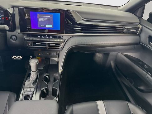 Used 2025 Toyota Camry SE w/ Convenience Package image 28