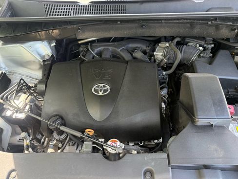Used 2019 Toyota Highlander XLE FWD image 44