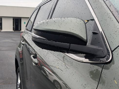 Used 2019 Toyota Highlander Limited FWD image 13