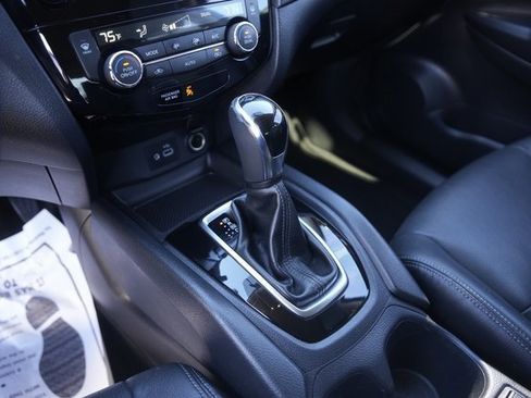 Used 2018 Nissan Rogue SV image 27