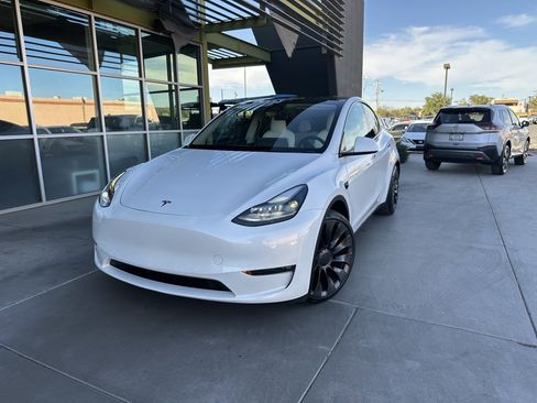 Used 2022 Tesla Model Y Performance image 2