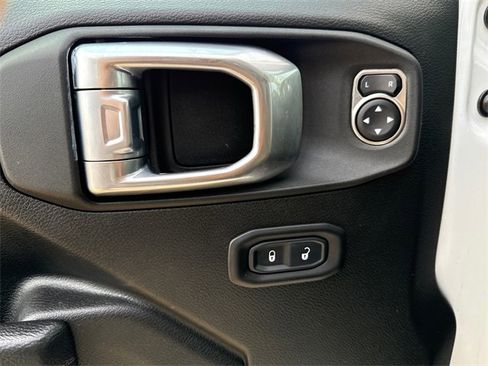 Used 2022 Jeep Wrangler Unlimited Sport image 23