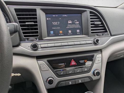 Used 2017 Hyundai Elantra SE image 17