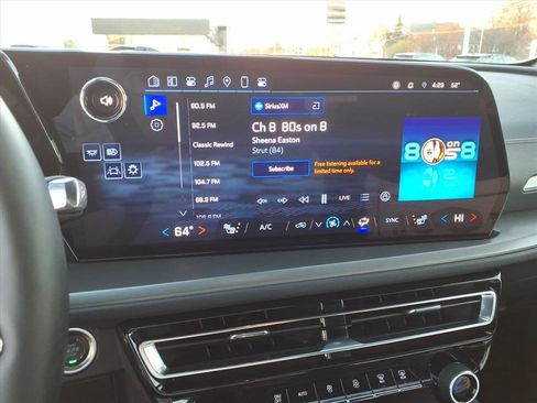 Used 2025 Chevrolet Traverse LT image 18