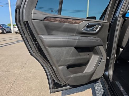 Used 2022 Chevrolet Tahoe Z71 w/ Luxury Package AWD/4WD image 14