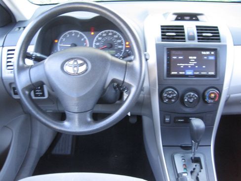 Used 2013 Toyota Corolla L FWD image 21