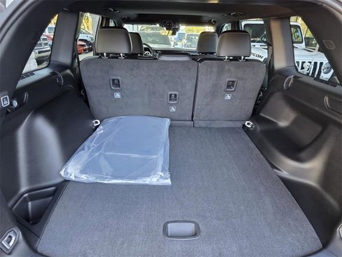 New 2025 Jeep Grand Cherokee Altitude image 13