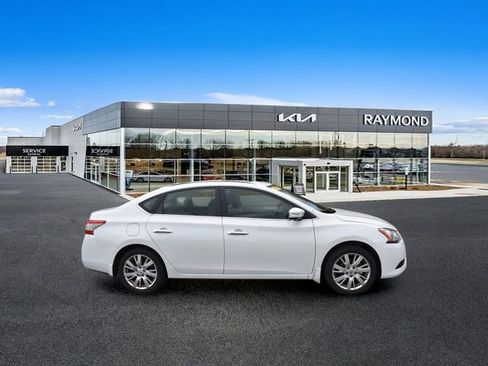 Used 2015 Nissan Sentra SL w/ SL Premium Package FWD image 2