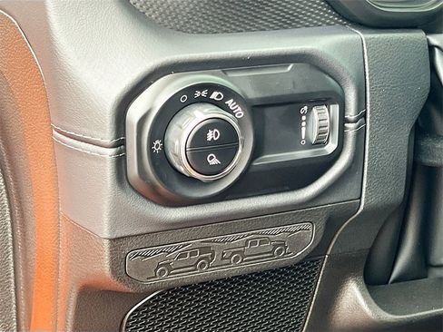 Certified 2025 Jeep Gladiator Mojave image 10