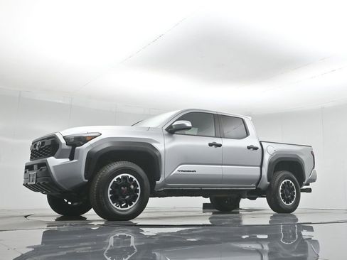 Used 2024 Toyota Tacoma TRD Off-Road image 49