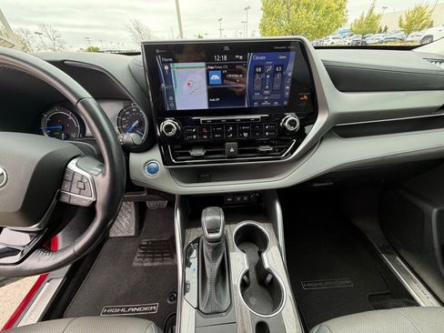 Used 2021 Toyota Highlander Platinum image 26