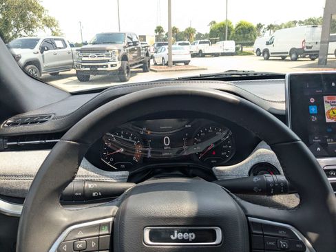Used 2024 Jeep Compass Latitude AWD/4WD image 29