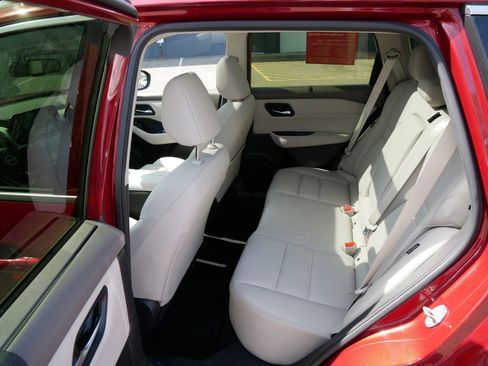 Used 2023 Nissan Rogue SL w/ SL Premium Package image 11