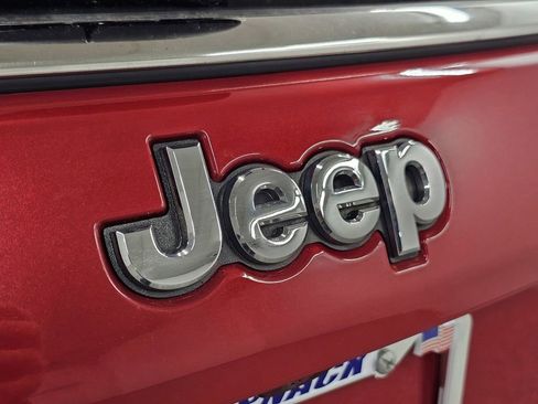 Used 2017 Jeep Compass Latitude w/ Popular Equipment Group AWD/4WD image 28