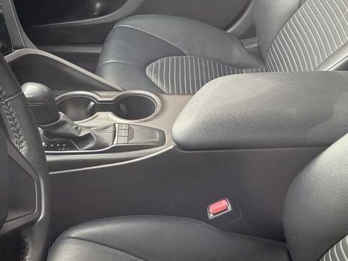Used 2023 Toyota Camry SE FWD image 10