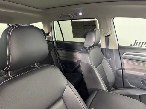 Used 2023 Volkswagen Atlas SEL R-Line AWD/4WD image 32