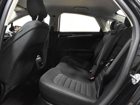 Used 2020 Ford Fusion SE FWD image 9
