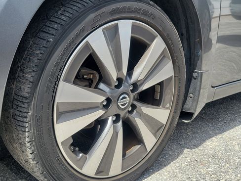 Used 2016 Nissan Sentra SL FWD image 2