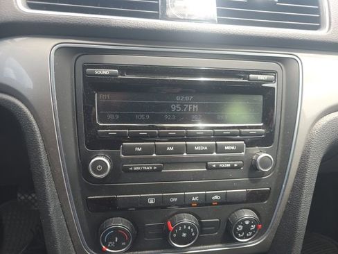 Used 2013 Volkswagen Passat 2.5 S FWD image 16