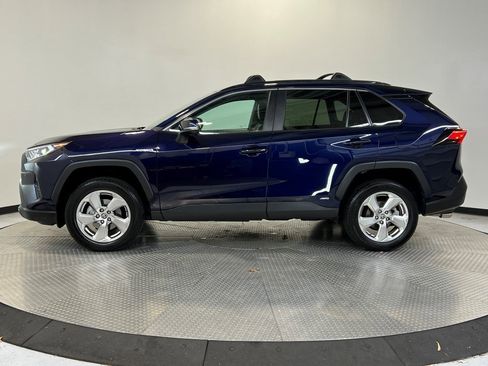 Used 2021 Toyota RAV4 XLE Premium image 4