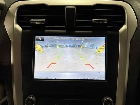 Used 2015 Ford Fusion SE image 23