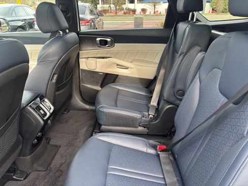 Certified 2022 Kia Sorento SX Prestige w/ Panoramic Sunroof Package image 14