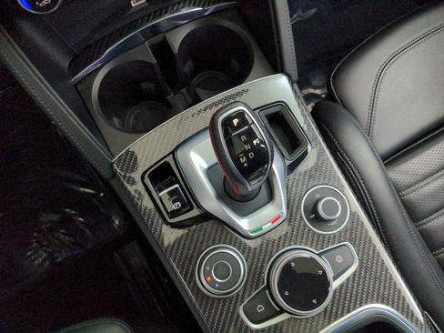 Used 2023 Alfa Romeo Stelvio Estrema image 19