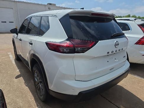 Used 2024 Nissan Rogue S AWD/4WD image 3
