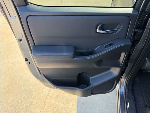 Used 2024 Nissan Frontier SL image 14