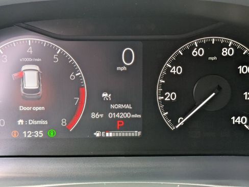 Used 2025 Honda Pilot Touring image 39