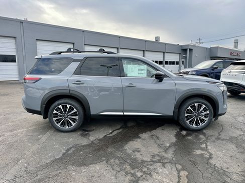 New 2026 Nissan Pathfinder Platinum image 3