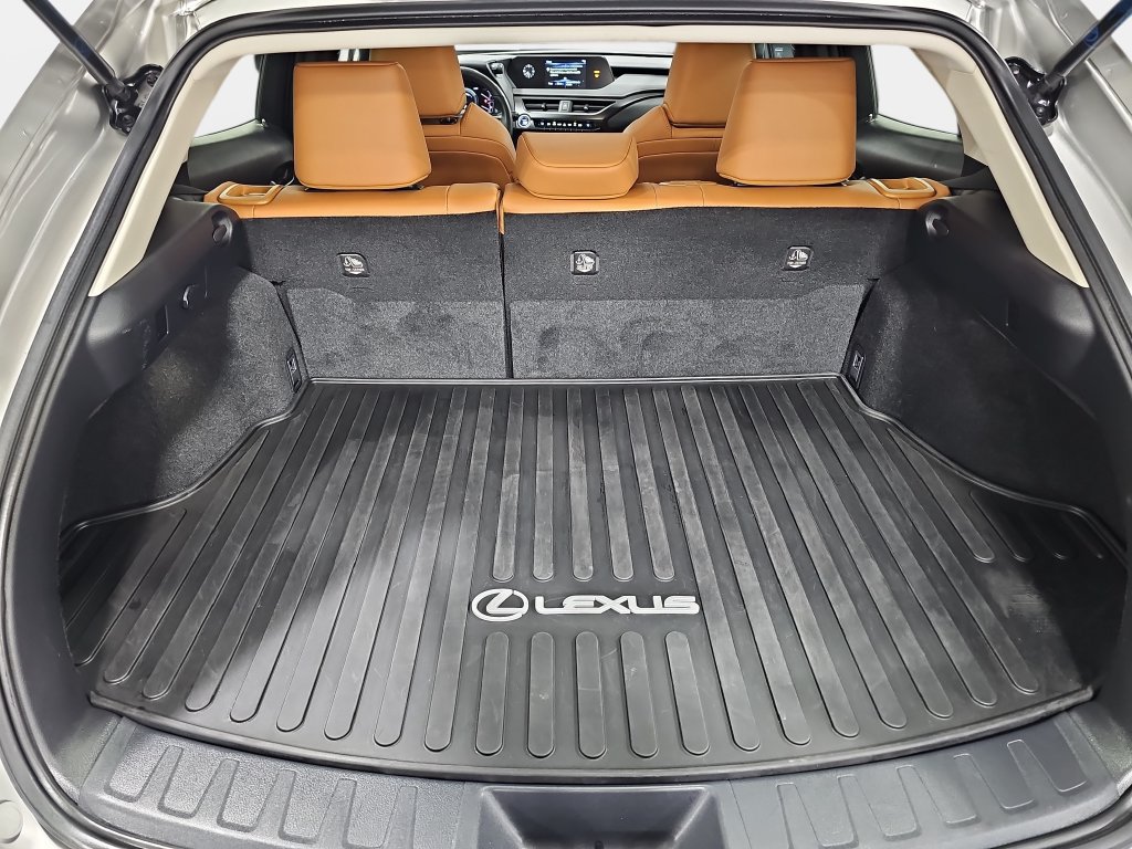 Used 2022 Lexus UX 250h w/ Accessory Package (Z2) AWD/4WD image 10