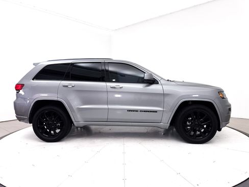 Used 2019 Jeep Grand Cherokee Altitude RWD image 39