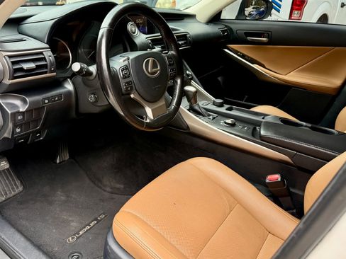 Used 2018 Lexus IS 300 AWD w/ Comfort Package image 10
