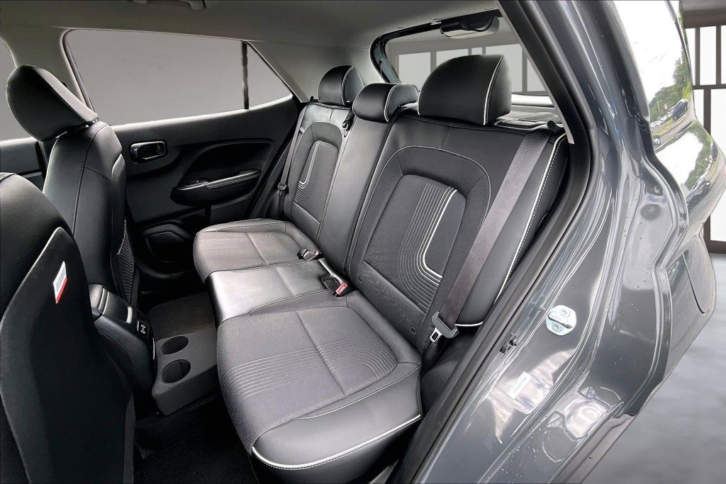 Used 2025 Hyundai Venue Limited FWD image 26