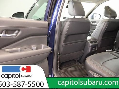 Used 2025 Nissan Pathfinder SL w/ SL Premium Package AWD/4WD image 29