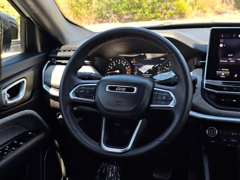 Used 2024 Jeep Compass Latitude AWD/4WD image 22