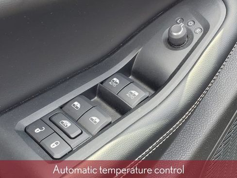 Used 2023 Jeep Grand Cherokee Altitude AWD/4WD image 11